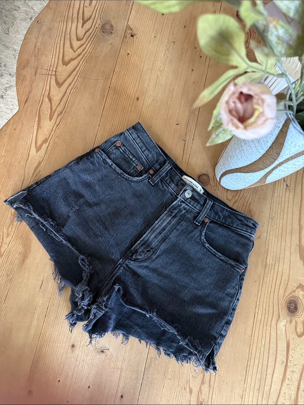 Abercrombie and Fitch The Cut Off Short High Rise 26